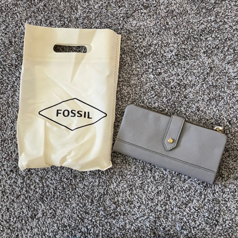 New with tags Fossil gray wallet.